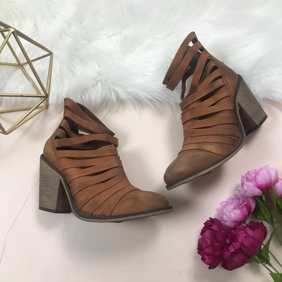 New in box Free People /'Hybrid/' Strappy Leather Bootie Retail $198